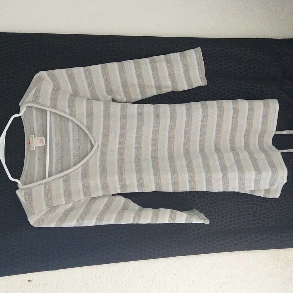 𝅺Destination Maternity M 3/4 Sleeve Top with Tie on Back